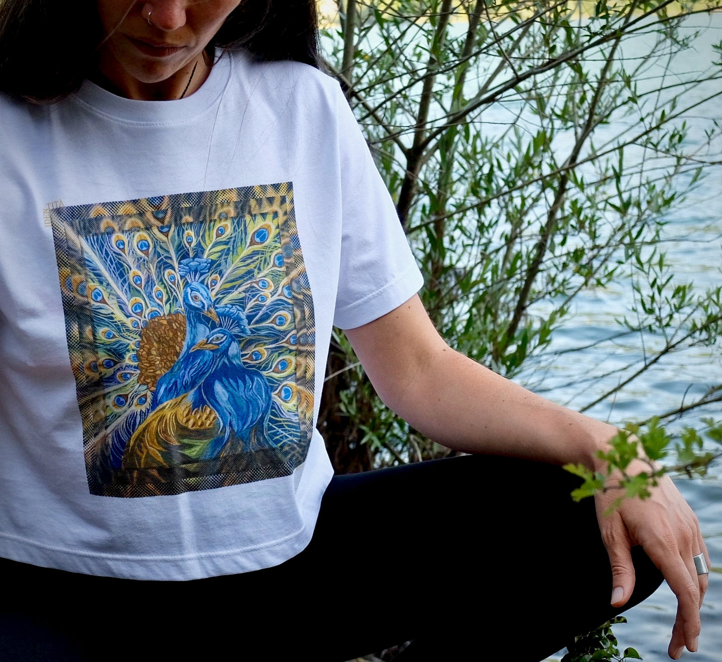 T-Shirt corta  "Identità Mutevoli"